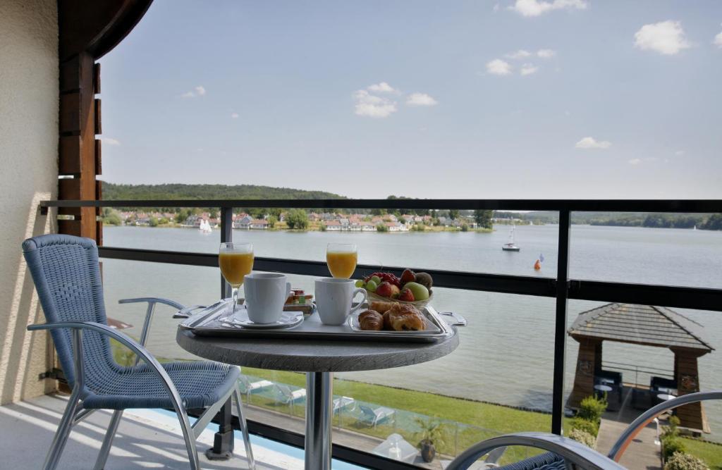 Deluxe Room with Lake View